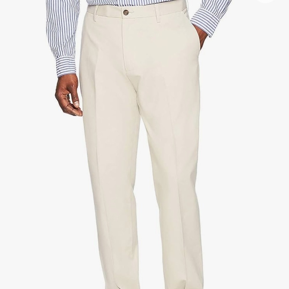 NWT Amazon Essentials Mens Classic Fit Wrinkle-Resistant Flat-Front Chinos
